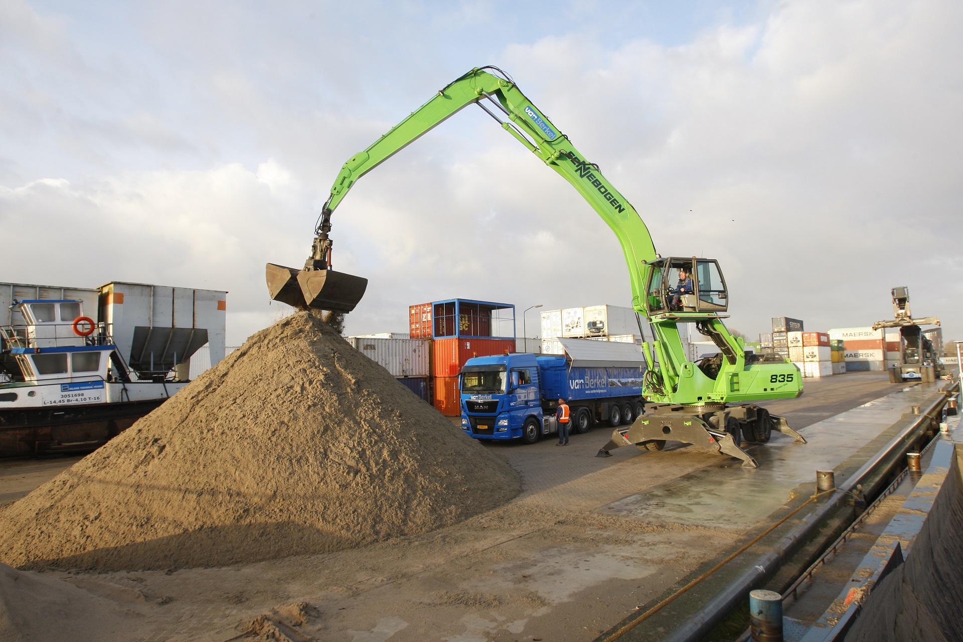 Bouw en grondstoffen logistiek - Op- en overslag